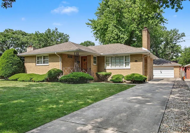 1st image of 8510 Crestwood Ave, Munster, IN 46321 | MLS# 841223