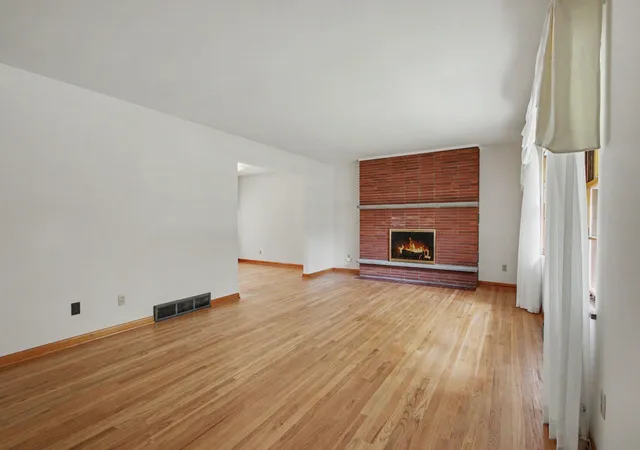 Photo 4 of Sale Pending at 8510 Crestwood Ave, Munster, IN 46321 | MLS# 841223 | Listing updated on 2026-09-28