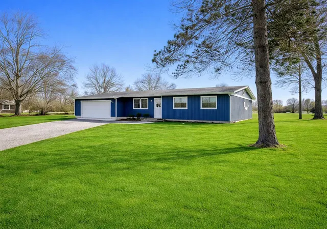 Homes for sale in Hebron, IN | 275 S State Rd 2, Hebron, IN 46341 | MLS# 841084