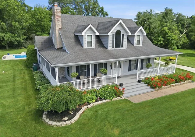 2nd image of 101 Lolabell Dr W, Valparaiso, IN 46385 | MLS# 841851