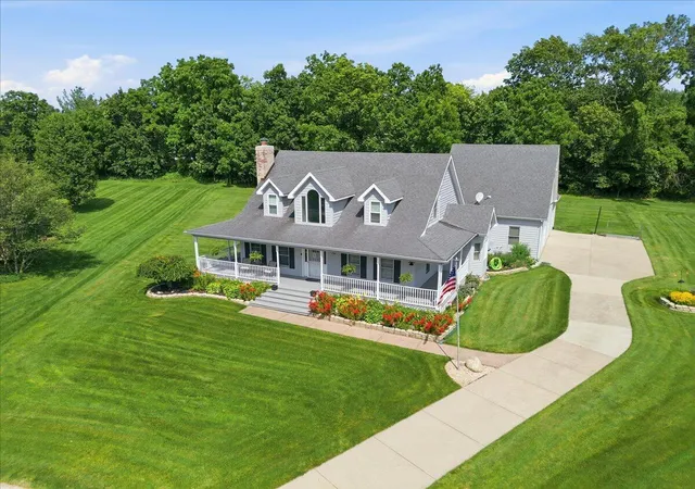 3rd image of 101 Lolabell Dr W, Valparaiso, IN 46385 | MLS# 841851