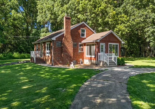 2nd image of 1111 S Hobart Rd Rd, Hobart, IN 46342 | MLS# 841346