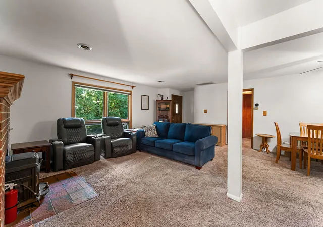 4th image of 1111 S Hobart Rd Rd, Hobart, IN 46342 | MLS# 841346