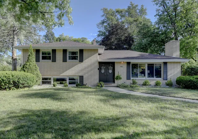 1st image of 1210 Park Dr, Munster, IN 46321 | MLS# 841812