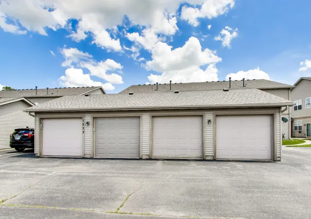 Homes for sale in Schererville, IN | 1234 Primrose Ln #2r, Schererville, IN 46375 | MLS# 841410