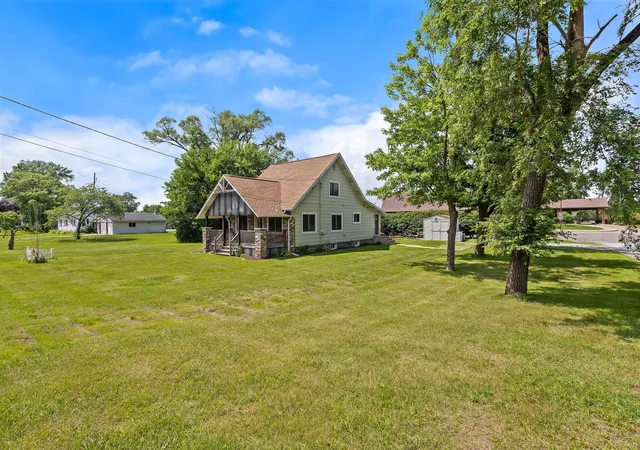Homes for sale in De Motte, IN | 124 6th St Se, De Motte, IN 46310 | MLS# 841328
