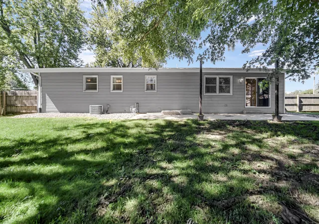 2nd image of 2110 Country Club Rd, Valparaiso, IN 46383 | MLS# 842740