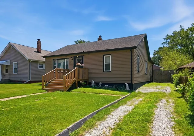 1st image of 905 W 38th Ave, Hobart, IN 46342 | MLS# 841170