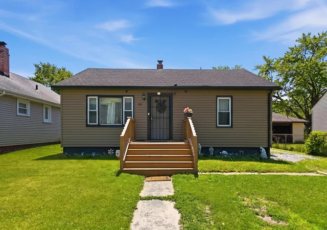 2nd image of 905 W 38th Ave, Hobart, IN 46342 | MLS# 841170