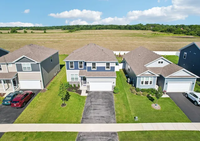 Photo 3 of Single family home for sale at 10407 Morse Pl, Crown Point, IN 46307 | MLS# 841277 | Listing updated on 2026-08-31