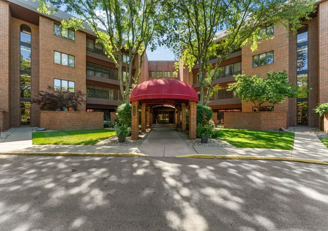 2nd image of 910 Ridge Rd #203, Munster, IN 46321 | MLS# 841196