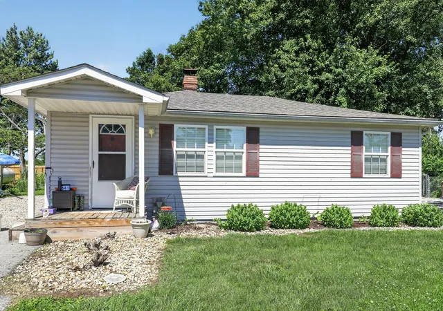 Homes for sale in Fairland, IN | 5641 N Clover West Dr, Fairland, IN 46126 | MLS# 841190