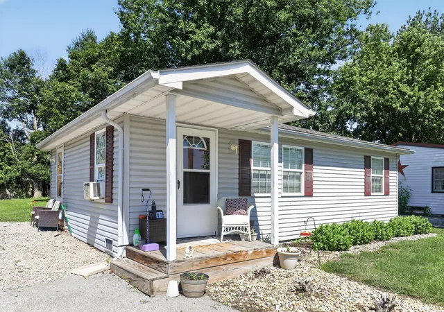 3rd image of 5641 N Clover West Dr, Fairland, IN 46126 | MLS# 841190