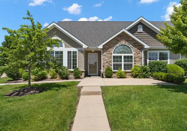 Homes for sale in Crown Point, IN | 5260 E 109th Pl, Crown Point, IN 46307 | MLS# 841197