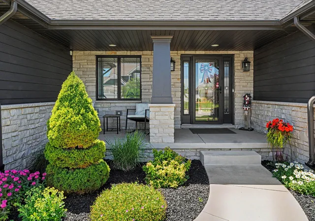 Homes for sale in Crown Point, IN | 915 Betty Ln, Crown Point, IN 46307 | MLS# 841291