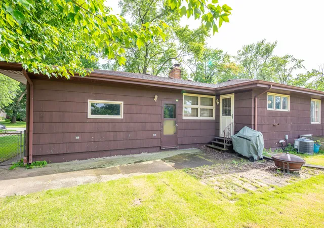 Homes for sale in Highland, IN | 3413 Lincoln St, Highland, IN 46322 | MLS# 841274