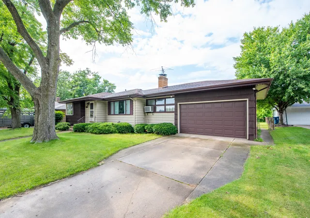 3rd image of 3413 Lincoln St, Highland, IN 46322 | MLS# 841274