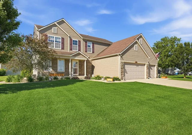 Homes for sale in Dyer, IN | 13921 Bluff View Rd, Dyer, IN 46311 | MLS# 841273