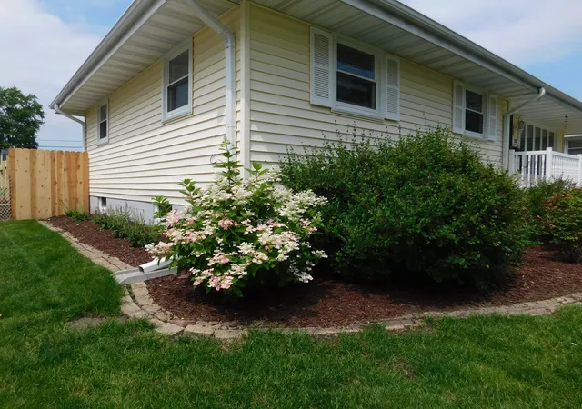 Homes for sale in Dyer, IN | 707 212th St, Dyer, IN 46311 | MLS# 841414