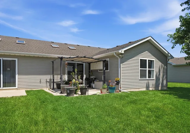 Homes for sale in Merrillville, IN | 4577 W 73rd Ct, Merrillville, IN 46410 | MLS# 841970
