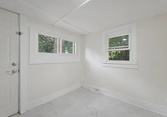 2nd image of 910 E 6th St, Hobart, IN 46342 | MLS# 841482