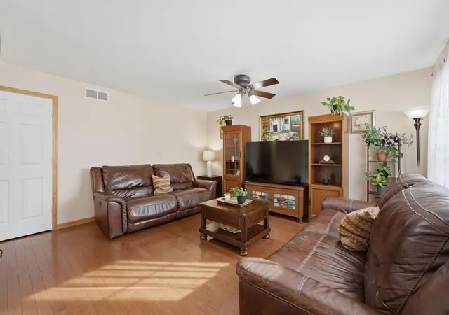 5th image of 1153 S Delaware St, Hobart, IN 46342 | MLS# 841266