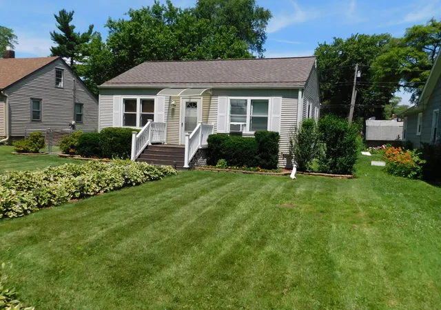 2nd image of 608 W Indiana Ave, Chesterton, IN 46304 | MLS# 841368