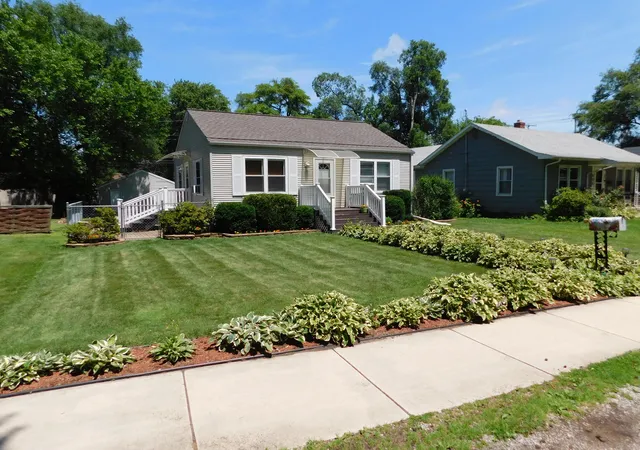 5th image of 608 W Indiana Ave, Chesterton, IN 46304 | MLS# 841368
