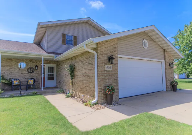 Homes for sale in Crown Point, IN | 10216 New Hampshire St, Crown Point, IN 46307 | MLS# 841750