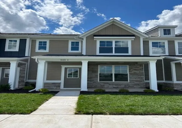 Homes for sale in Dyer, IN | 1609 Parkside Ln #E, Dyer, IN 46311 | MLS# 841325