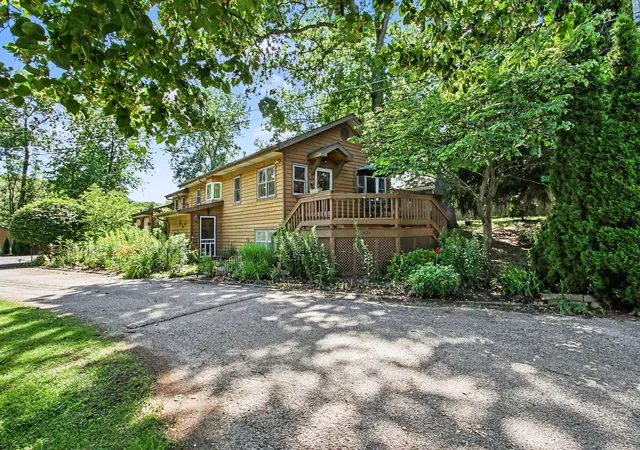 3rd image of 1424 Island Rd, Valparaiso, IN 46383 | MLS# 841517