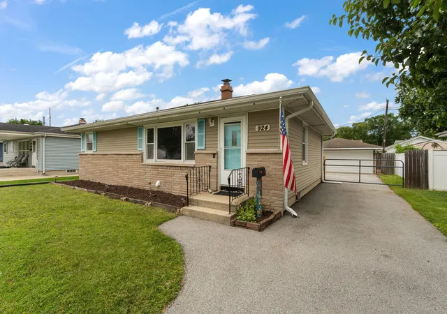 Homes for sale in Griffith, IN | 924 N Elmer St, Griffith, IN 46319 | MLS# 841324