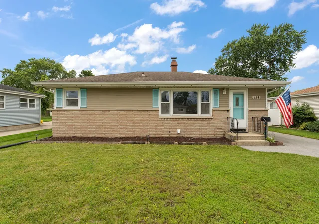 Homes for sale in Griffith, IN | 924 N Elmer St, Griffith, IN 46319 | MLS# 841324