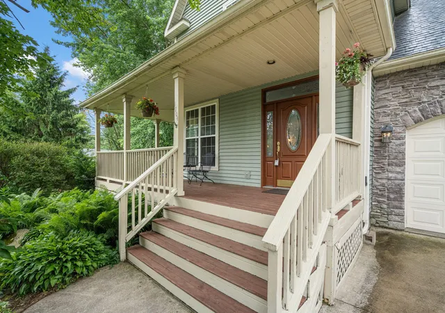 3rd image of 1704 Eisenhower Ave, Valparaiso, IN 46383 | MLS# 841337