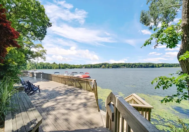 2nd image of 2002 Woodmere Cir, Valparaiso, IN 46383 | MLS# 841951