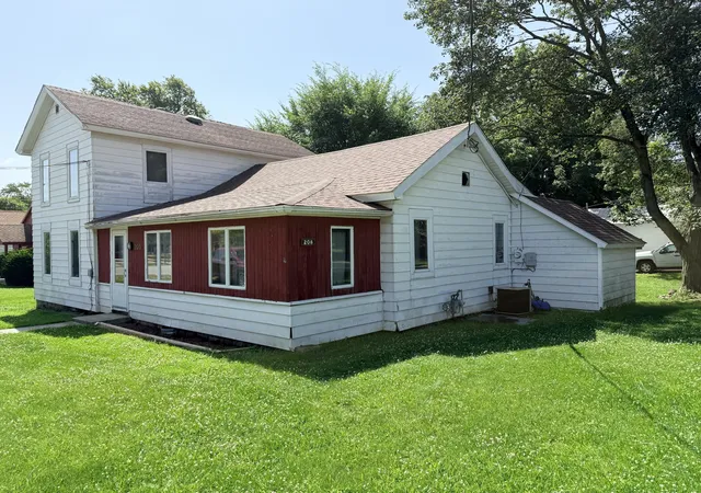 3rd image of 208 W Sigler St, Hebron, IN 46341 | MLS# 841569