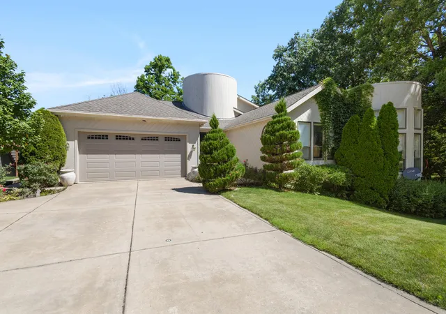 Homes for sale in Valparaiso, IN | 199 Amhurst Pl, Valparaiso, IN 46385 | MLS# 841357