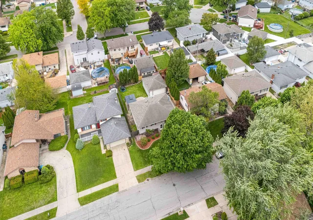 Homes for sale in Highland, IN | 9138 Southmoor Ave, Highland, IN 46322 | MLS# 841635