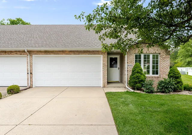 Homes for sale in Highland, IN | 3643 Sandalwood Ct, Highland, IN 46322 | MLS# 841413