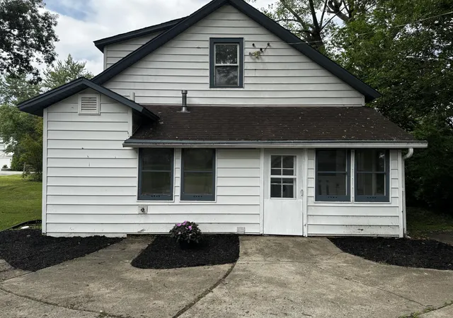 Homes for sale in Schererville, IN | 1041 E Hwy 330, Schererville, IN 46375 | MLS# 841417