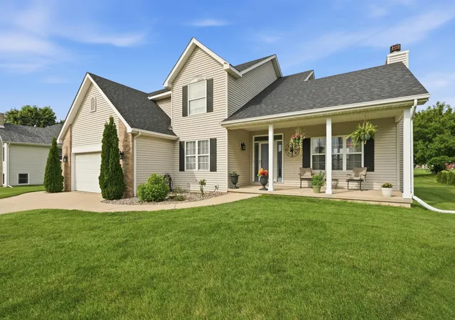Homes for sale in Valparaiso, IN | 555 Lake Park Dr, Valparaiso, IN 46385 | MLS# 841430
