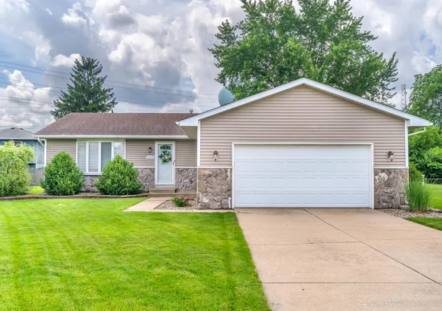 Homes for sale in Crown Point, IN | 5155 W 90th Ct, Crown Point, IN 46307 | MLS# 841387