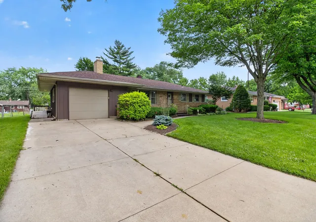 3rd image of 5961 Hayes Pl, Merrillville, IN 46410 | MLS# 841393