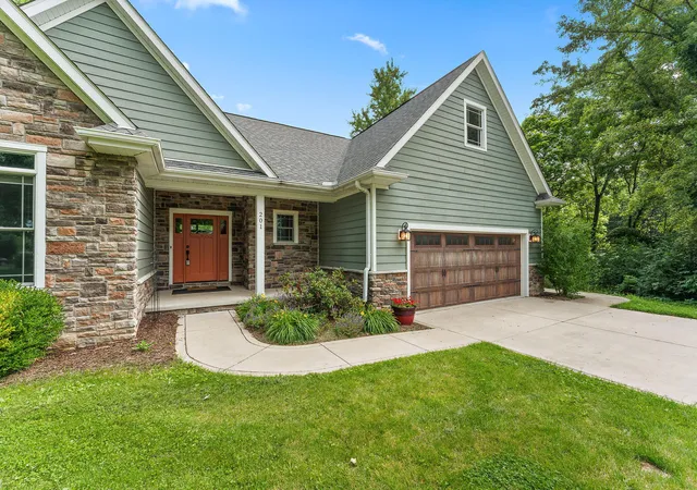 3rd image of 201 Sylvan Ct, Valparaiso, IN 46385 | MLS# 841419
