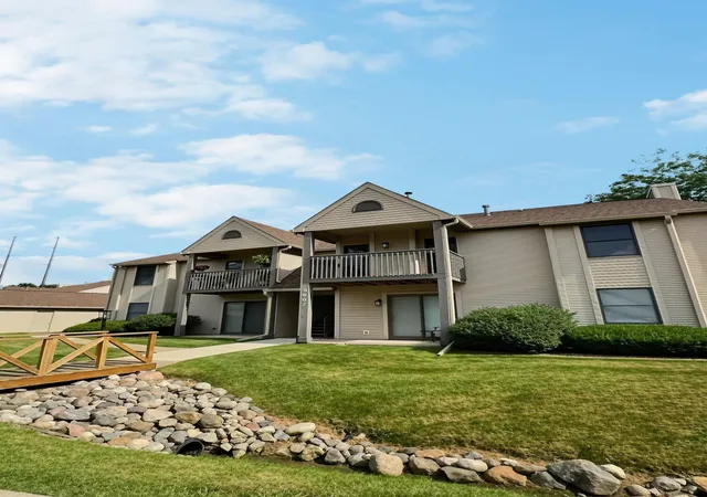2nd image of 3602 Timberbridge Dr #G, Valparaiso, IN 46383 | MLS# 841426