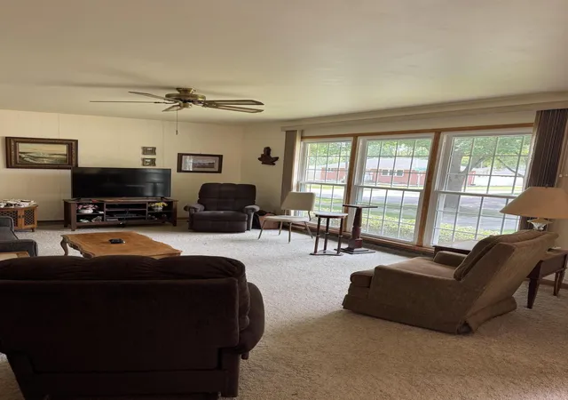 3rd image of 16 W Cleveland Ave, Hobart, IN 46342 | MLS# 842285