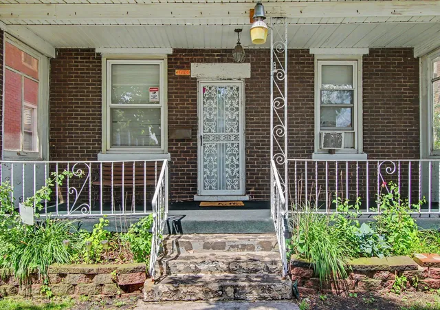Homes for sale in East Chicago, IN | 4008 Fir St, East Chicago, IN 46312 | MLS# 841435