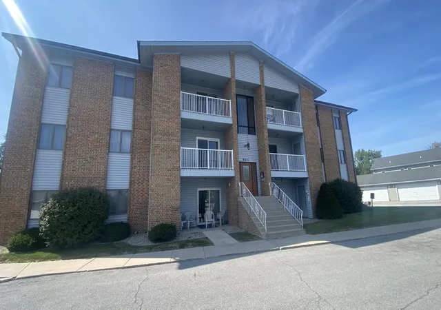 Homes for sale in Crown Point, IN | 9621 Merrillville Rd #203, Crown Point, IN 46307 | MLS# 841439
