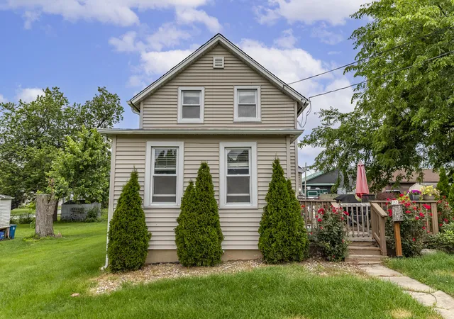 Homes for sale in Crown Point, IN | 308 E Porter St, Crown Point, IN 46307 | MLS# 841443