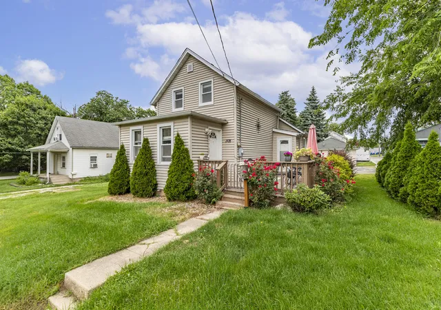 Homes for sale in Crown Point, IN | 308 E Porter St, Crown Point, IN 46307 | MLS# 841443
